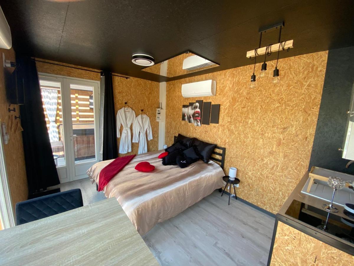 Mini Love Room Jacuzzi Privatif Urimenil Екстериор снимка